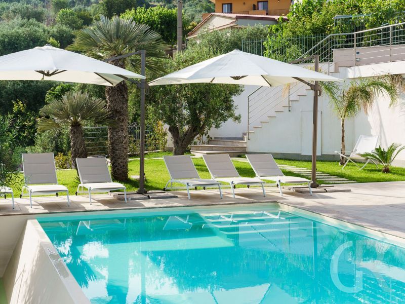 gran-tour-terrasse-am-pool.jpg