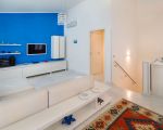 villa-afrodite-wohnzimmer-mit-treppe.jpg