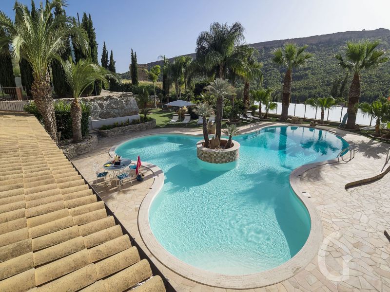 villa-agora-blick-auf-den-pool.jpg