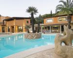 villa-agora-blick-auf-pool-und-haus.jpg