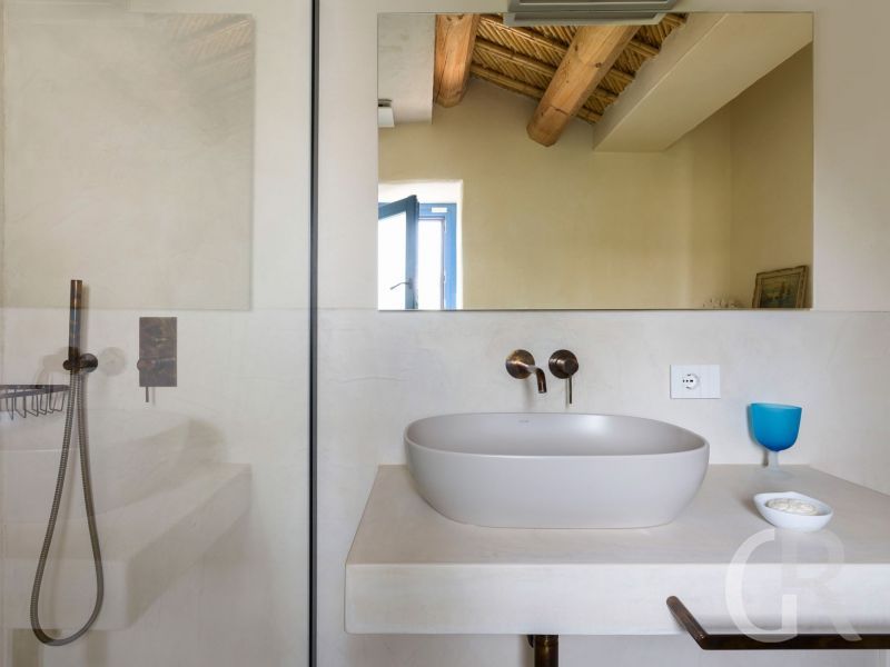 villa-al-nair-dusche-und-waschbecken.jpg