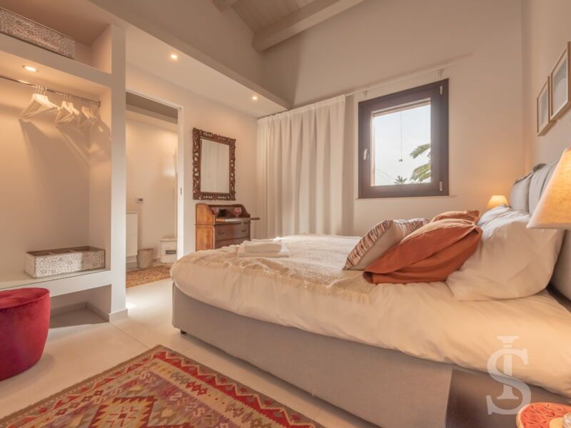 villa-angelina-schlafzimmer-mit-doppelbett.jpg