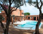 villa-arangea-garten-mit-pool-im-hintergrund.jpg