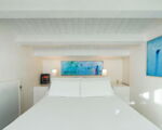 villa-blumarine-grosses-weisses-doppelbett.jpg