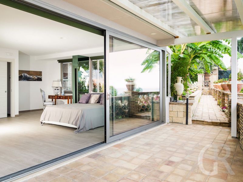 villa-buena-vista-schlafzimmer-mit-terrasse.jpg