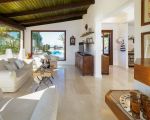 villa-cala-mancina-gemuetliches-wohnzimmer.jpg