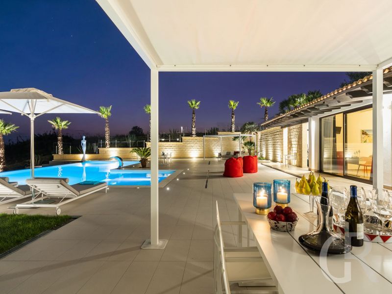 villa-camemi-ppol-am-abend.jpg