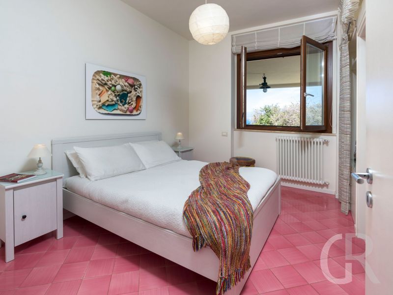 villa-coralia-gemuetliches-doppelbett.jpg