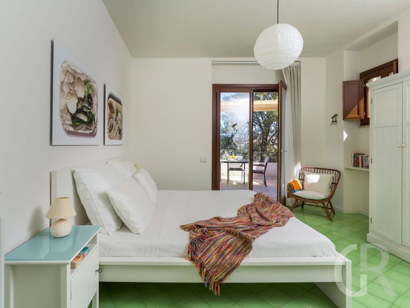 villa-coralia-modernes-schlafzimmer.jpg