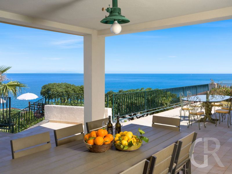 villa-coralia-terrasse-am-meer.jpg