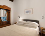 villa-corte-antigua-schlafzimmer-mit-schrank.jpg