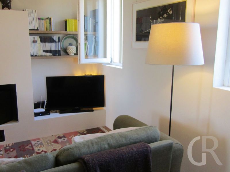 villa-cuore-verde-wohnzimmer-mit-lampe.jpg