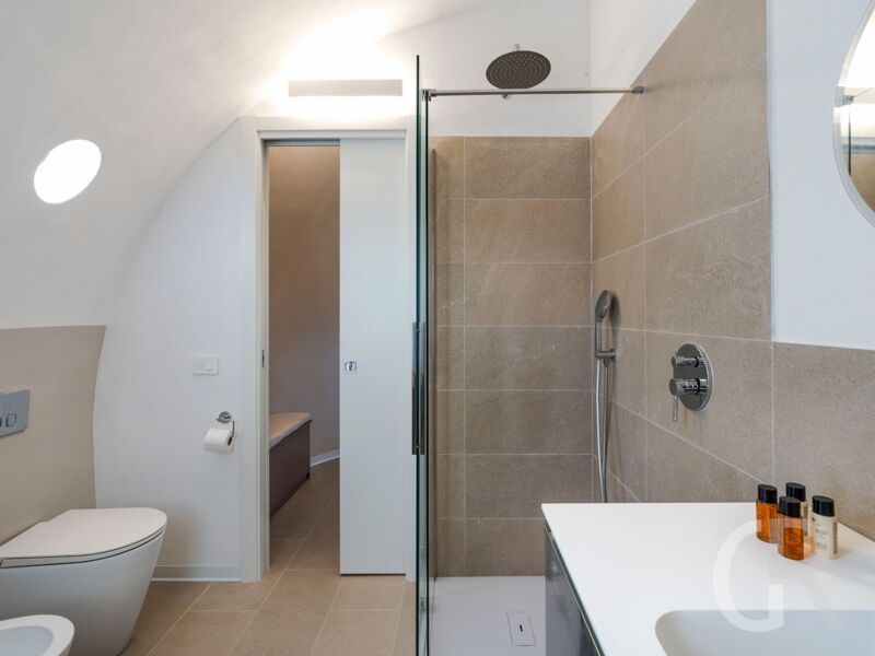 villa-del-mito-dusche-im-badezimmer.jpg