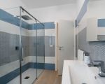 villa-diletta-blau-weisses-bad.jpg