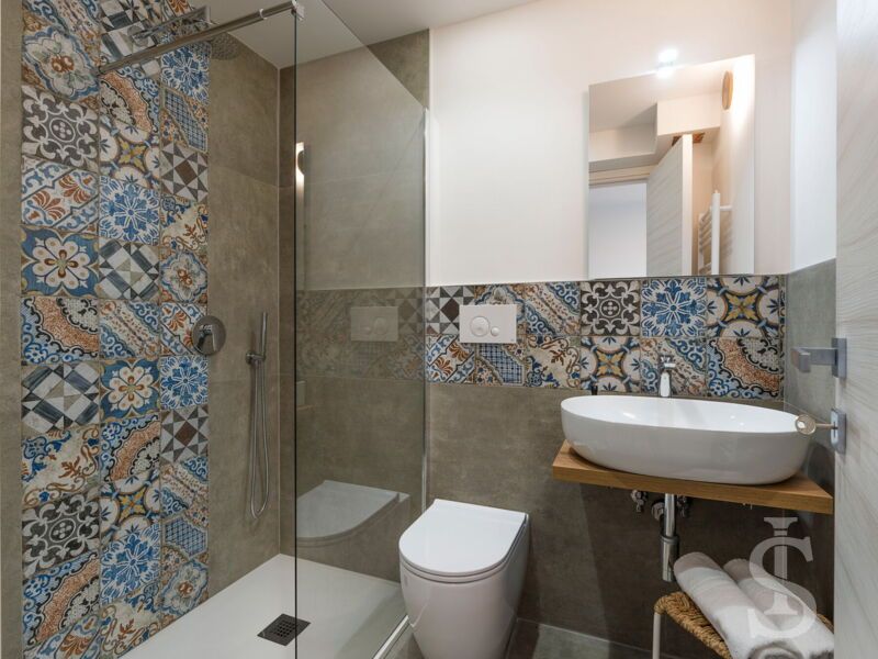 villa-dimora-bufalefi-badezimmer-mit-dusche.jpg