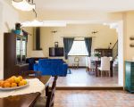 villa-dora-wohnbereich-mit-esstisch.jpg