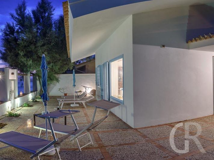 villa-elettra-am-abend-am-meer.jpg