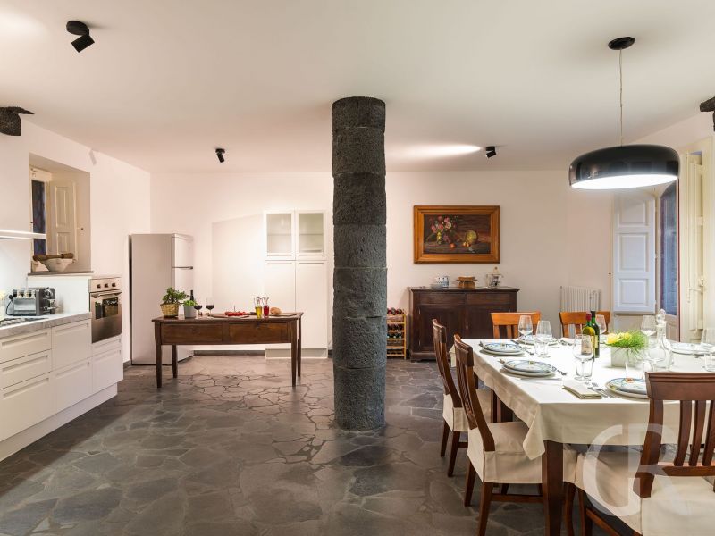 villa-etna-retreat-kueche.jpg