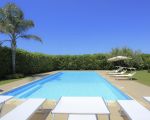 villa-flora-schwimmbad-mit-sonnenterrasse.jpg