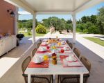 villa-gira-sole-gartentisch.jpg