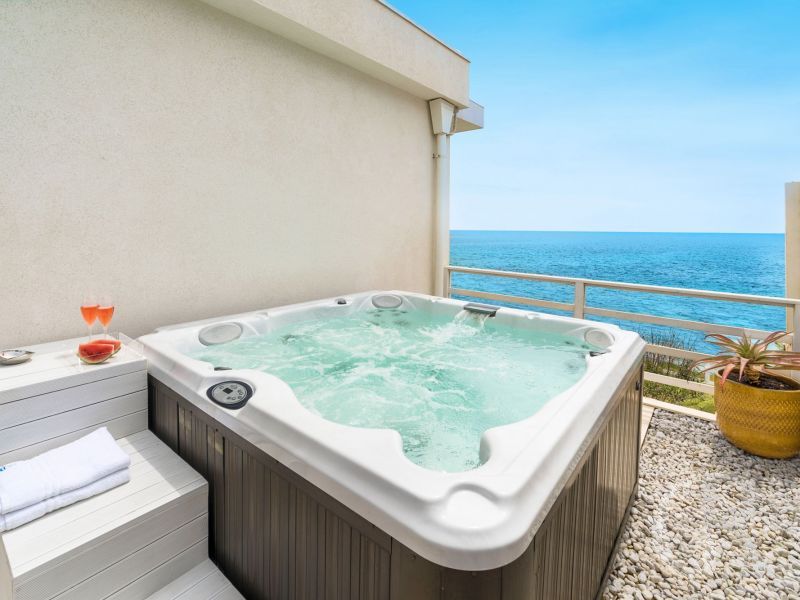 villa-hermes-whirlpool.jpg