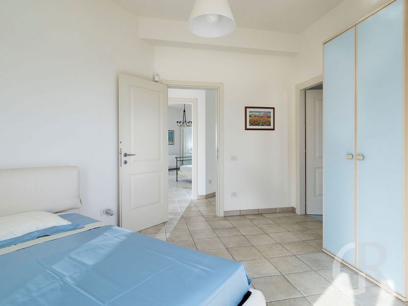 villa-la-plage-blaues-doppelbett.jpg