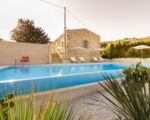 villa-luna-blick-auf-das-schwimmbad.jpg