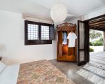 villa-mara-schlafzimmer-mit-blick-ins-freie.jpg