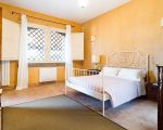 villa-mila-weisses-doppelbett.jpg