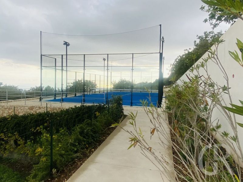 villa-nausica-blick-auf-das-padel-feld.jpeg
