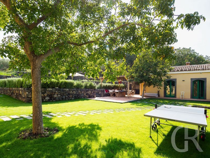 villa-nerello-garten.jpg