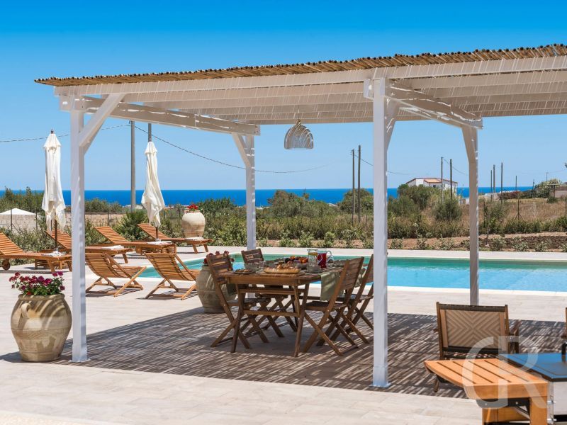 villa-paolina-blick-auf-das-schwimmbad.jpg