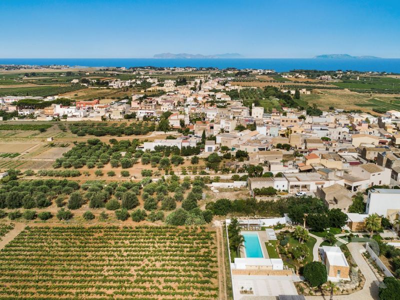 villa-pietra-del-sole-blick-aus-der-luft.jpg