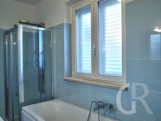 villa-salina-badezimmer-mit-wanne.jpg