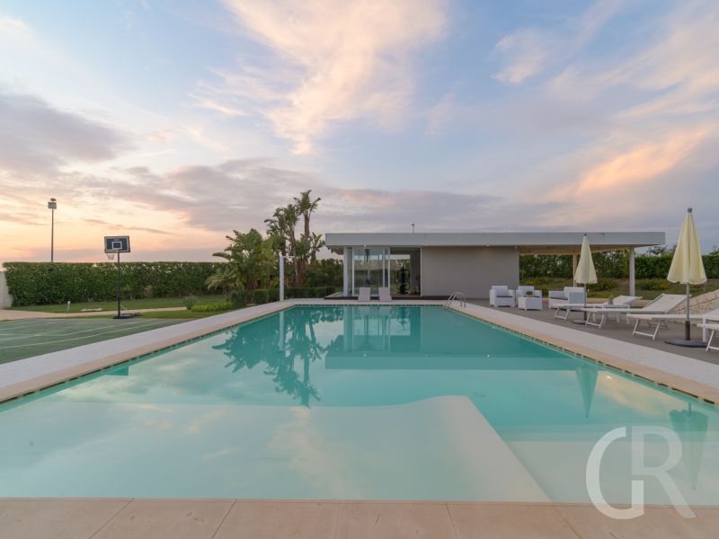 villa-venere-grosses-schwimmbad-am-abend.jpg