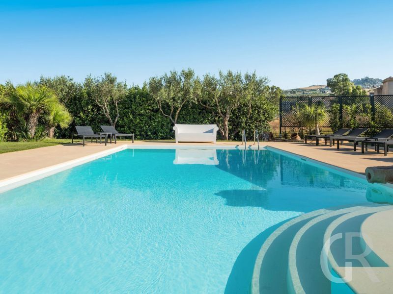 ager-costa-grosser-pool.jpg