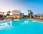 ager-costa-pool-und-villa.jpg