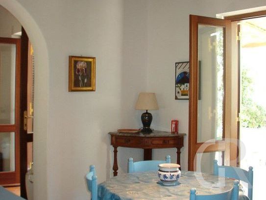 casa-eoliana-esstisch.jpg