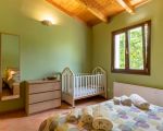 casa-limoni-schlafzimmer-mit-kinderbett.jpg
