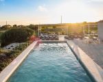 ferienhaus-hybla-pool-mit-blick-in-die-gegend.jpg