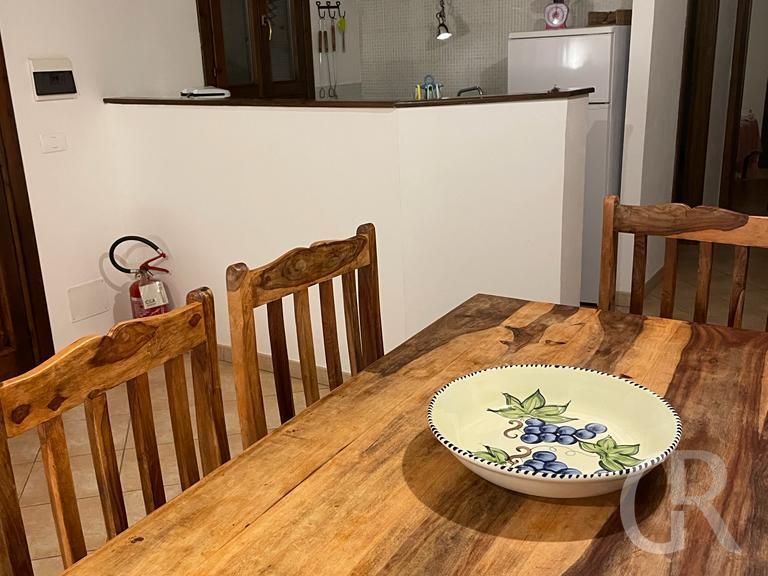 ferienhaus-levante-grosser-esstisch.jpg