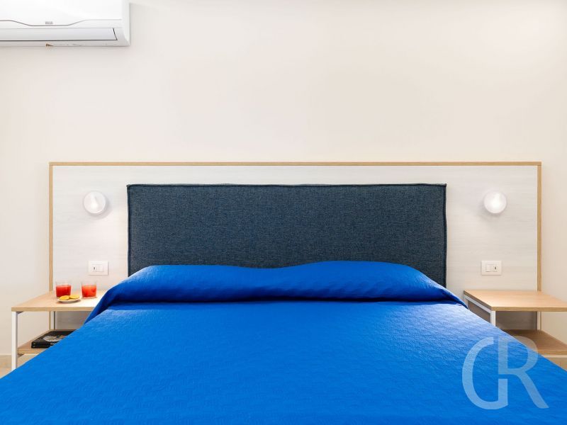 ferienhaus-mare-del-sud-breites-doppelbett.jpg