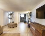 ferienhaus-marinella-wohnbereich-mit-treppe.jpg