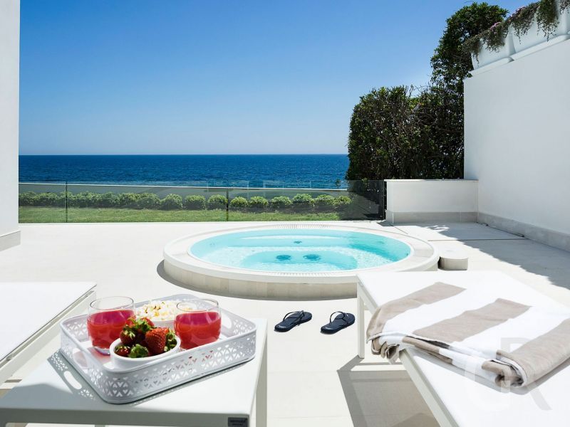 ferienhaus-marisol-meer-und-whirlpool.jpg