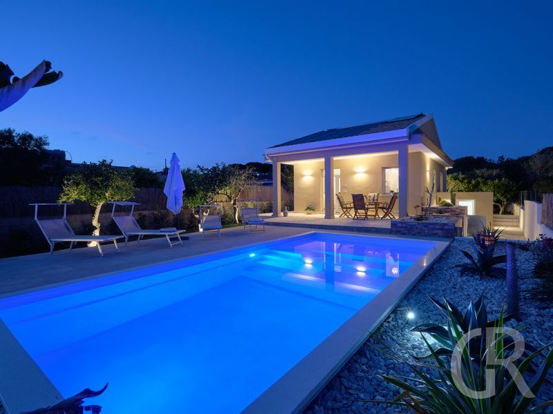 ferienhaus-teti-am-abend.jpg