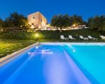 ferienhaus-villa-dorata-pool-mit-blick-auf-die-villa.jpg