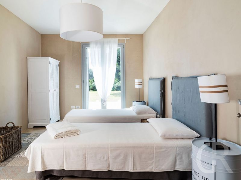 ferienvilla-bequemes-schlafzimmer.jpg