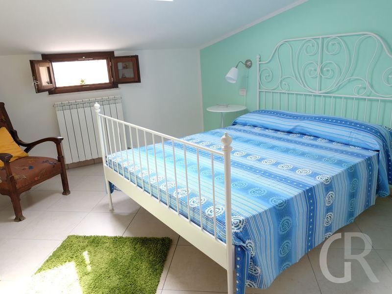 ferienwohnung-antonio-schlafzimmer-mit-doppelbett.JPG