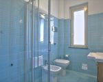 ferienwohnung-cobalto-badezimmer-mit-dusche.jpg