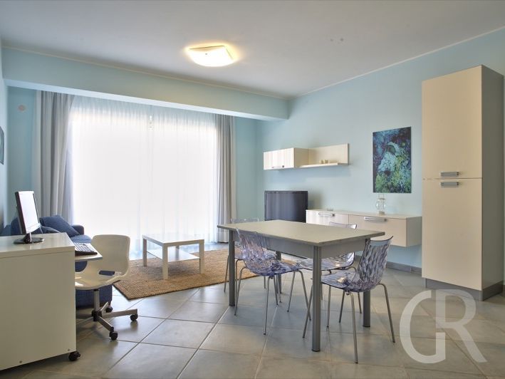 ferienwohnung-cobalto-wohnzimmer-mit-esstisch.jpg